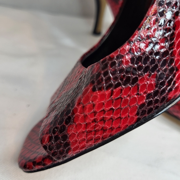 Tahari riddle snake print peep toe red and black pumps in size 6.5 - Picture 15 of 15